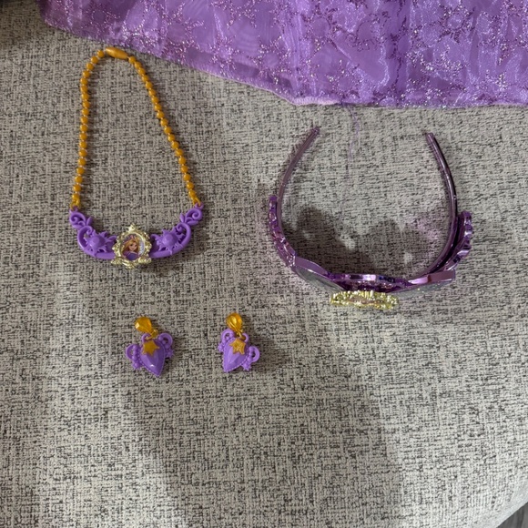 Rapunzel Costume - Picture 4 of 6